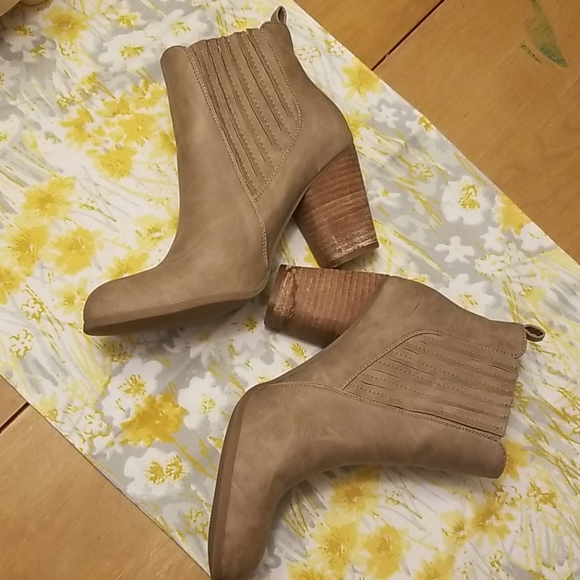 Madden Girl Sz 8 Booties Ankle Boots VGUC - Picture 2 of 6